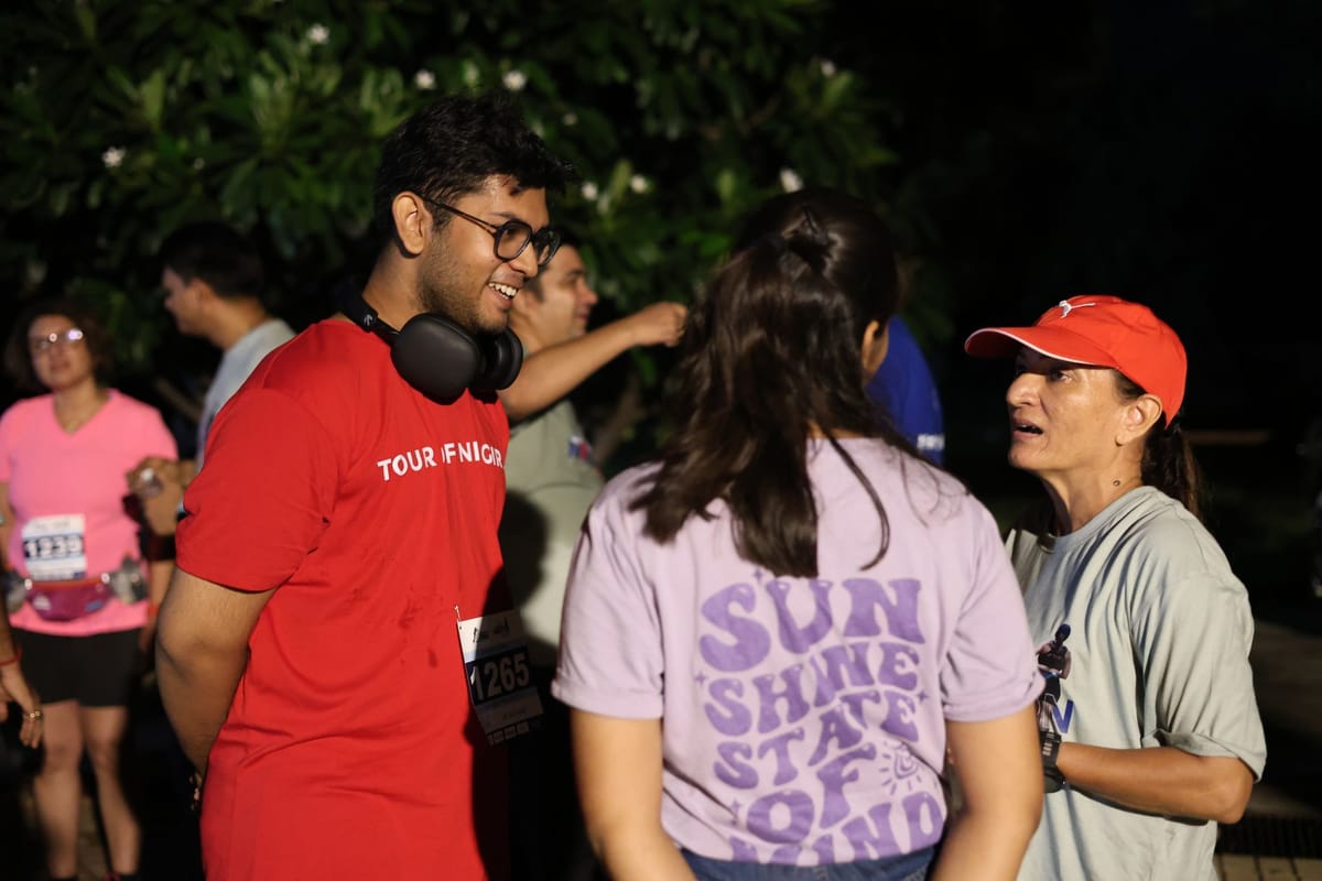 Runners chatting before dawn start